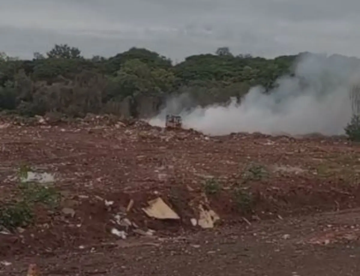 Fumaça atinge grande parte do Jardim São Jorge, em Paranavaí