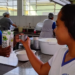 Governo inclui água de coco no cardápio escolar