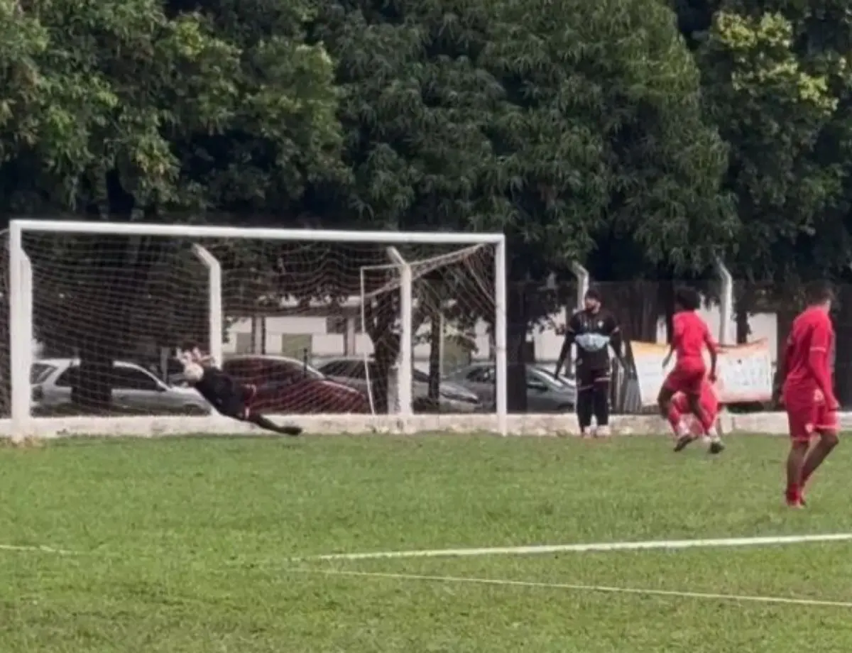 Goleiro do ACP faz três defesas seguidas em treino e vídeo viraliza; ASSISTA