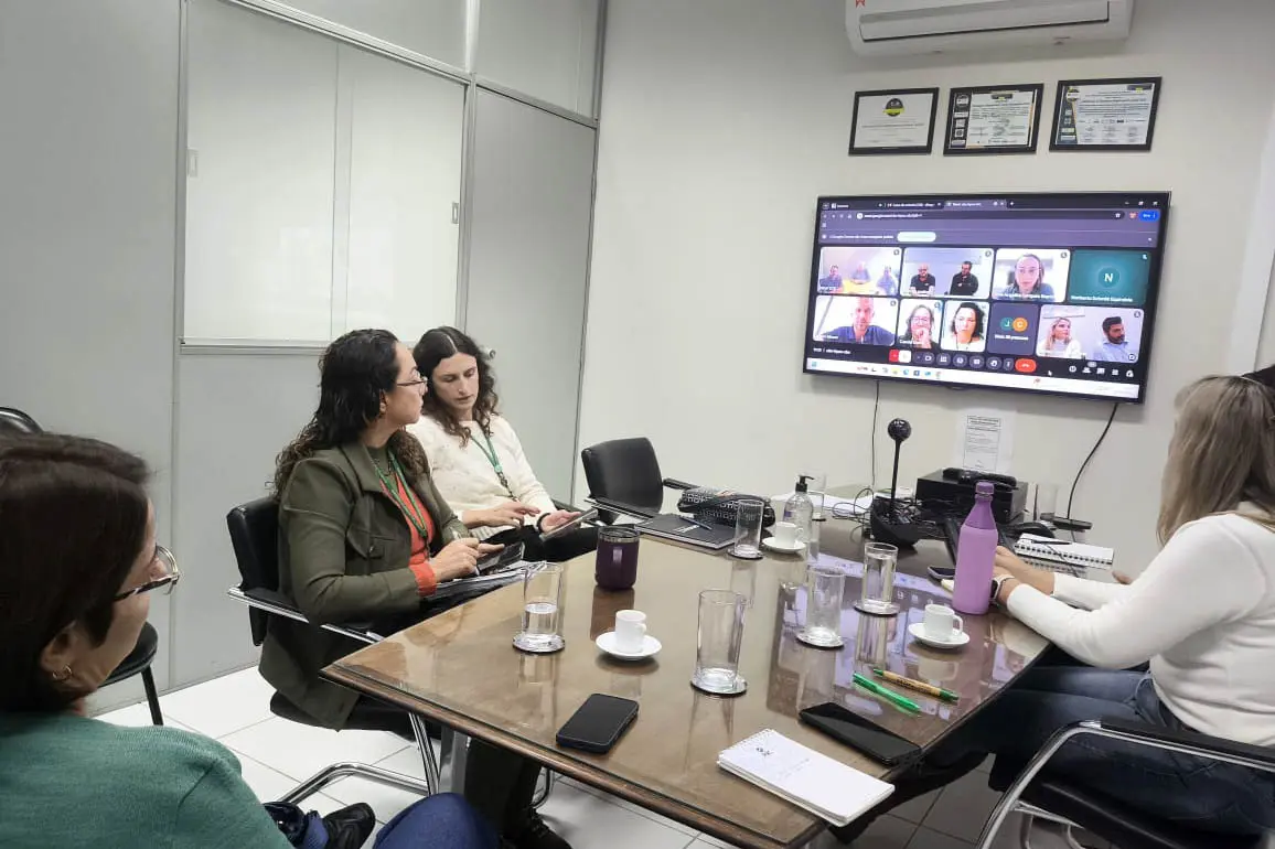 Adapar e Comitê de Sanidade Avícola reforçam protocolos para evitar gripe aviária no Paraná