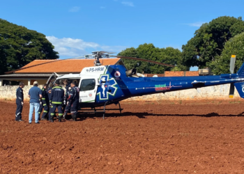 Acidente entre carro e moto na PR-182 deixa mulher gravemente ferida