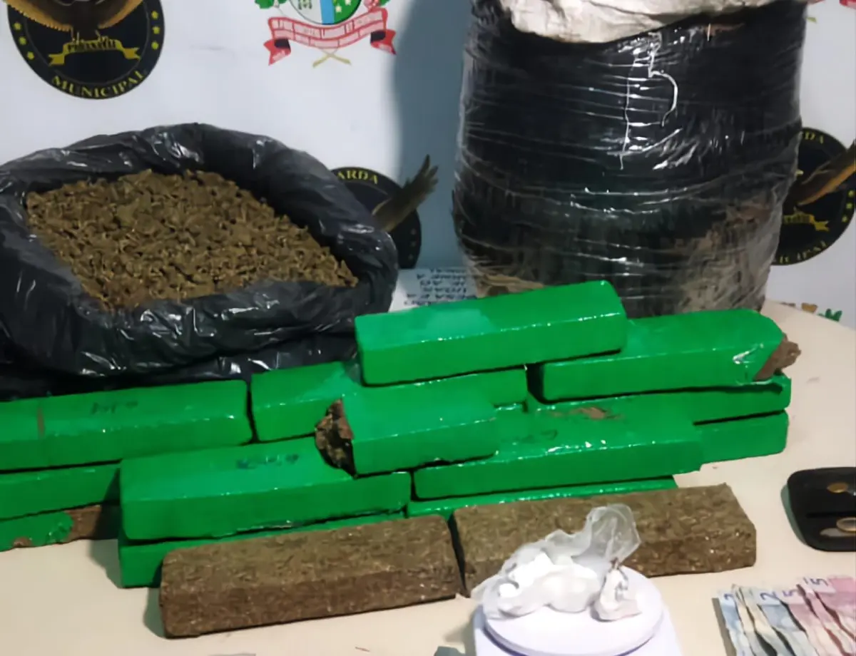 Guarda Municipal apreende mais de 24 quilos de drogas e prende dois jovens no Jardim Morumbi