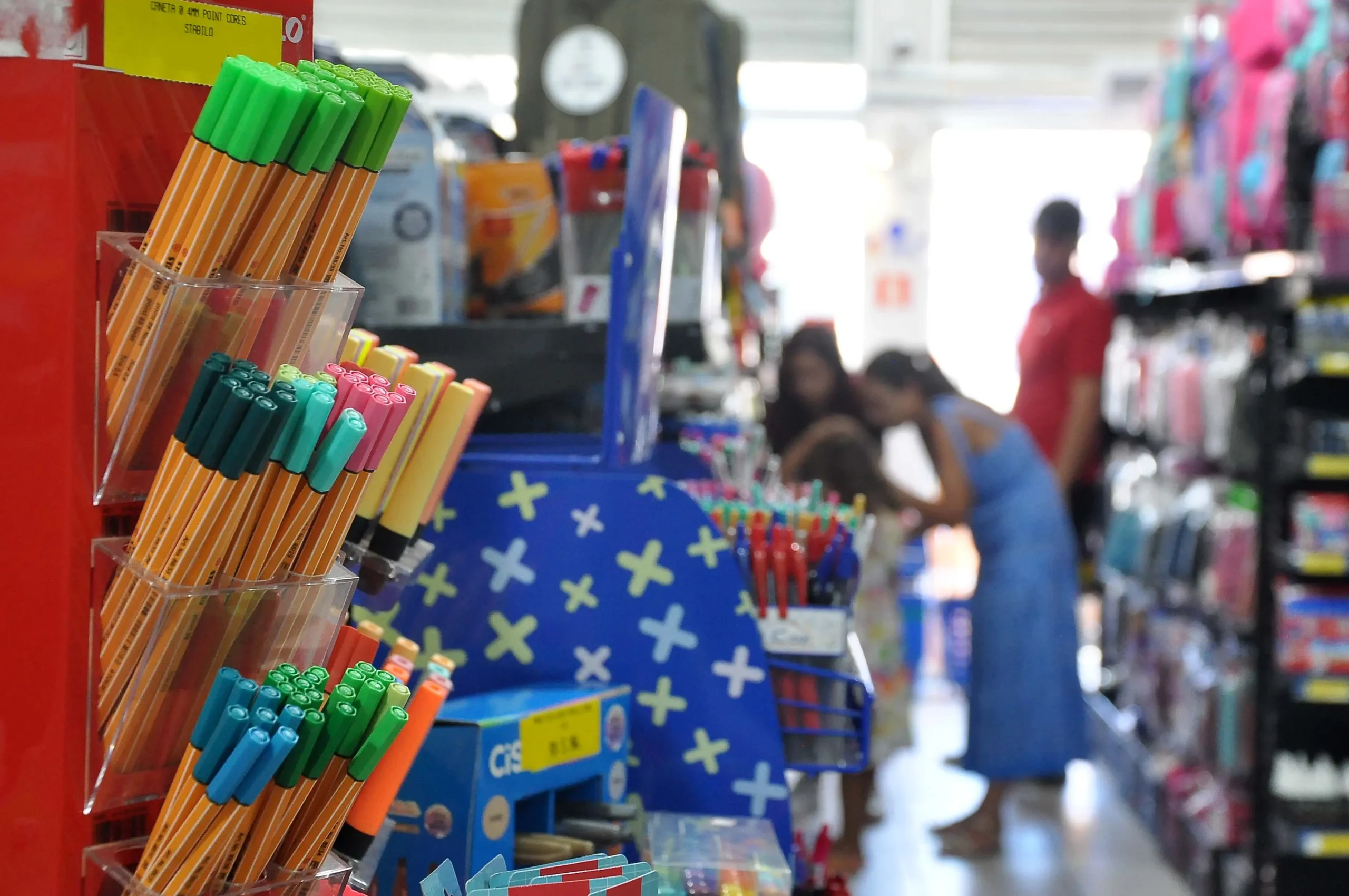 Projeto de lei prevê auxílio financeiro para a compra de uniformes e materiais escolares em Paranavaí
