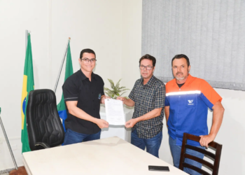 Marilena entrega ordem de serviço para obra histórica de pavimentação até o Porto Maringá