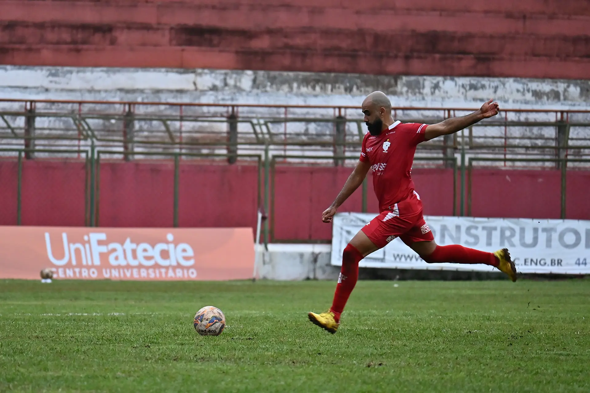 Fahel Júnior explica opção pelo meia Daniel Costa no time titular