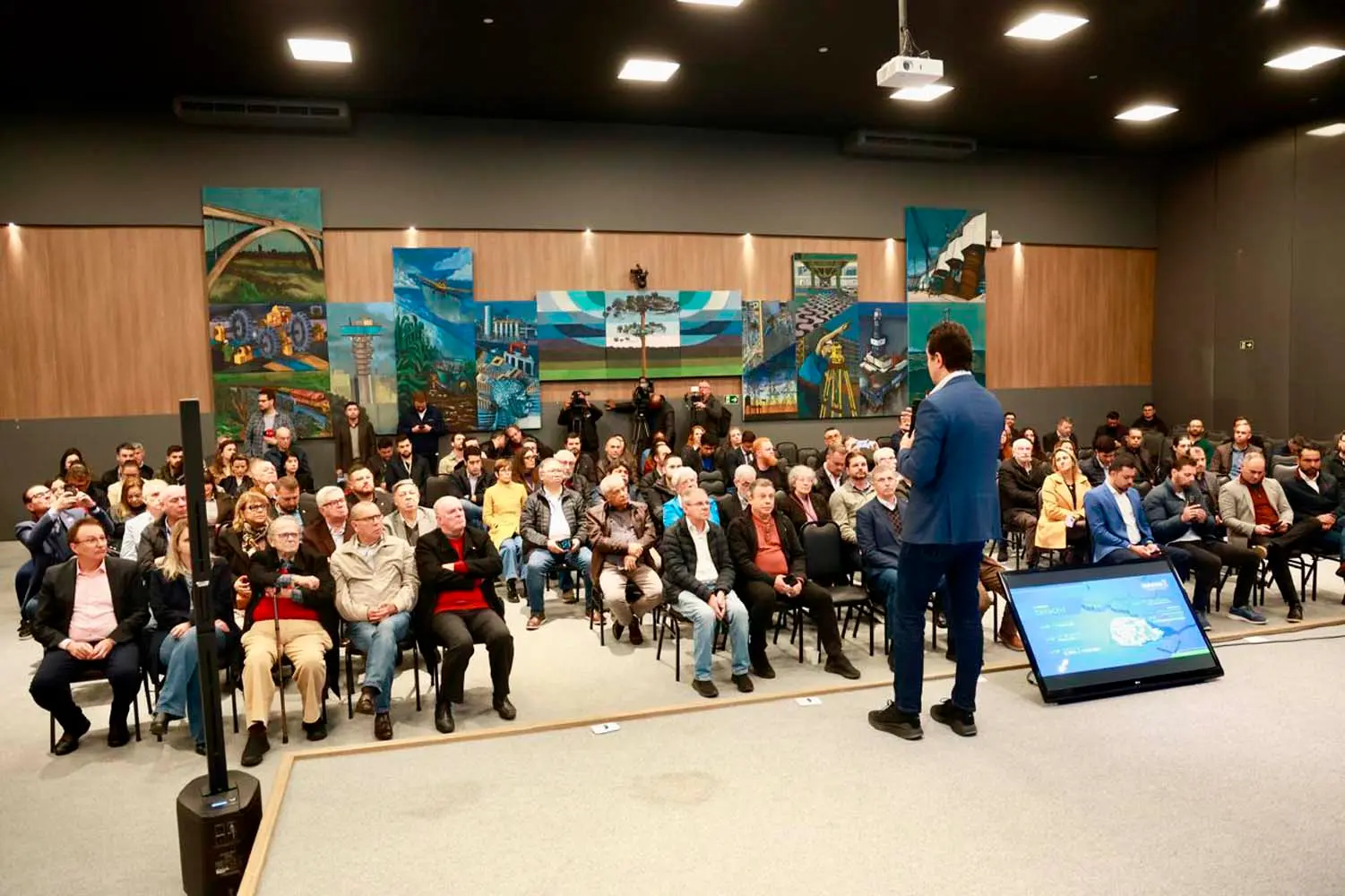 Estado apresenta programas de urbanização e infraestrutura ao setor produtivo