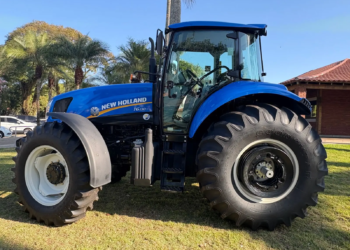 Paraíso do Norte entrega trator, forrageira e carreta para fortalecer agricultura familiar