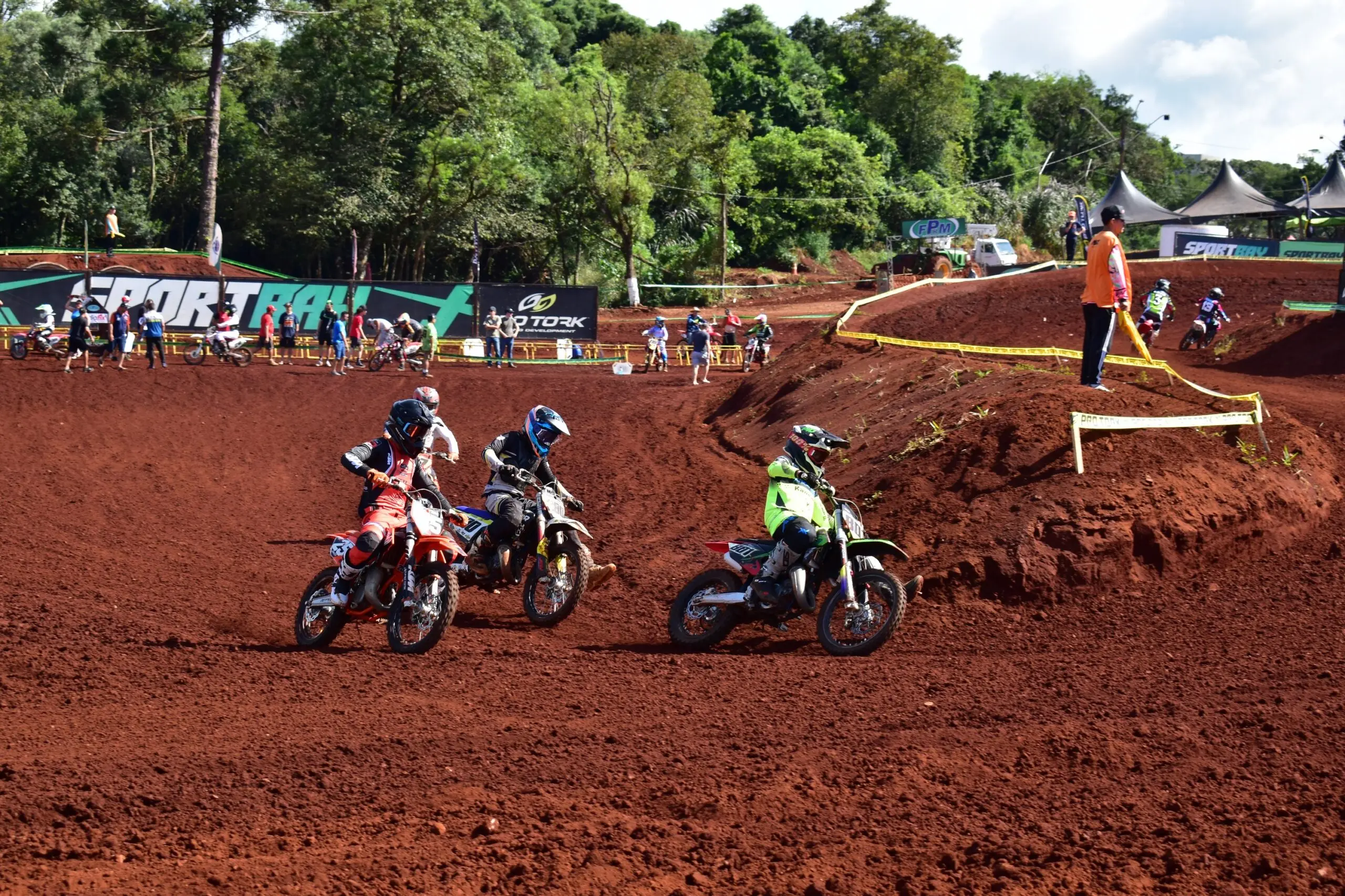 Prefeitura abre credenciamento de food trucks para etapa do Paranaense de Motocross em Paranavaí