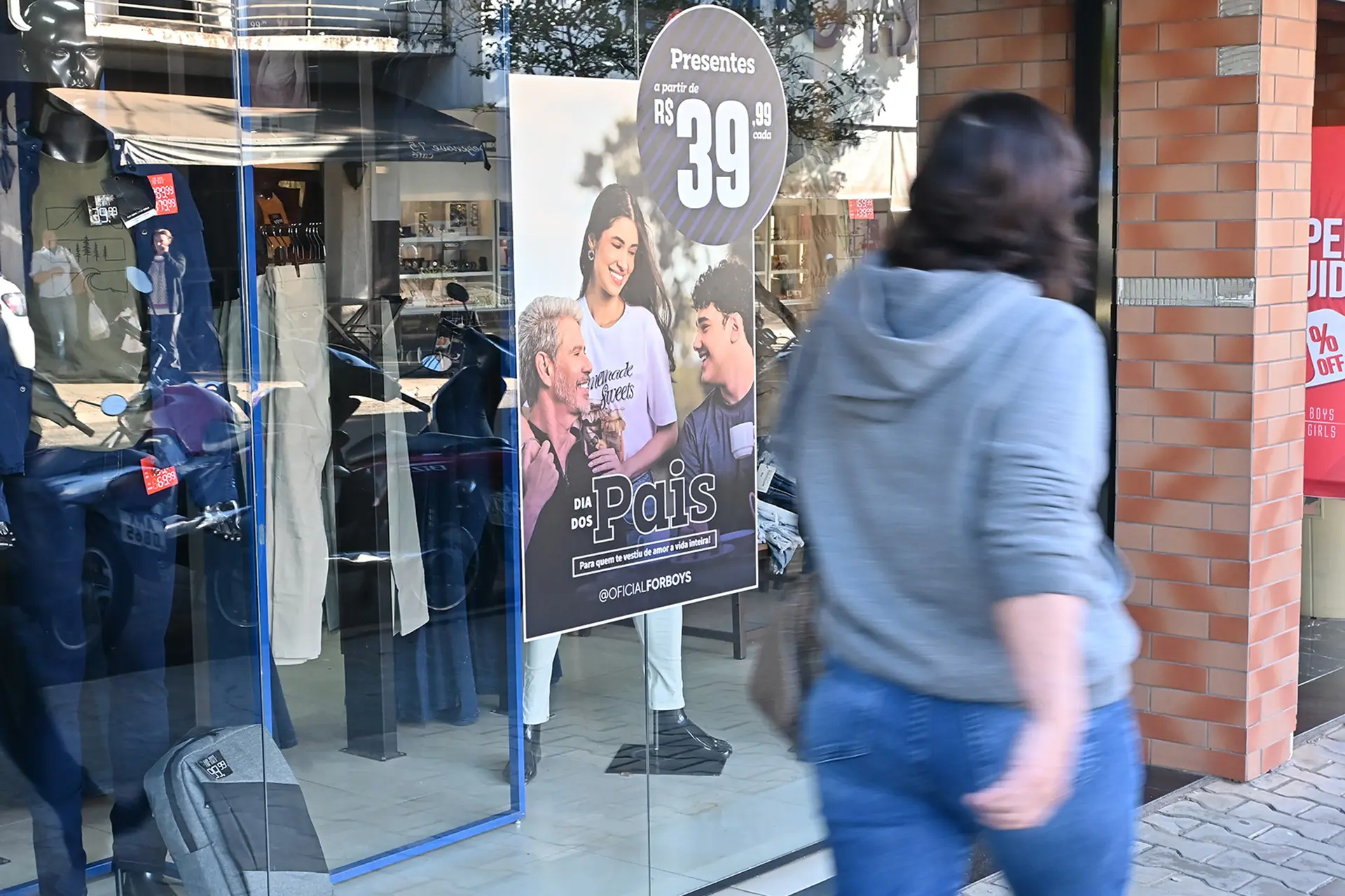 Filhos se organizam para surpreender e comércio espera movimento aquecido em agosto