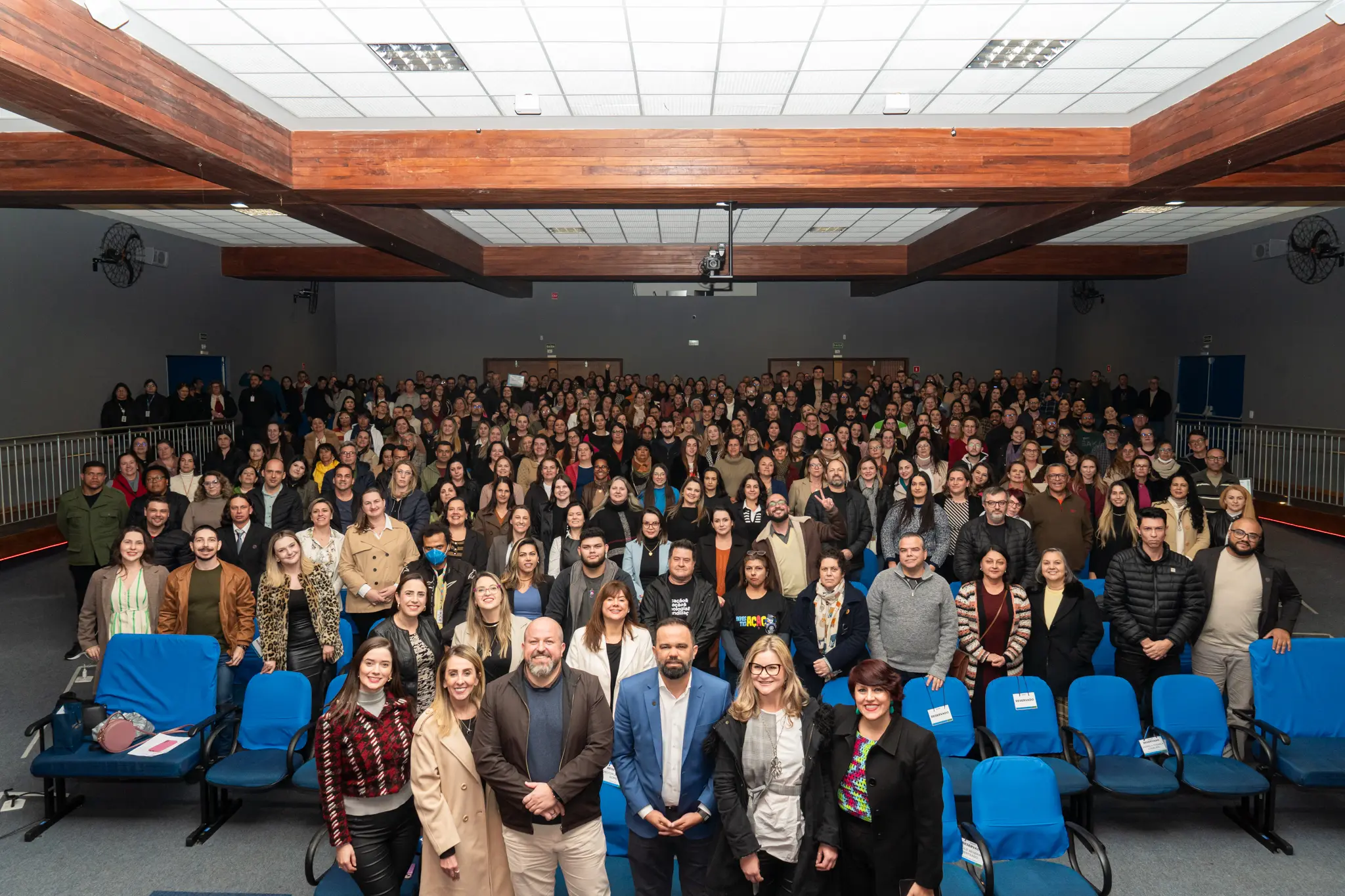 Professores debatem práticas pedagógicas inovadoras e interdisciplinares