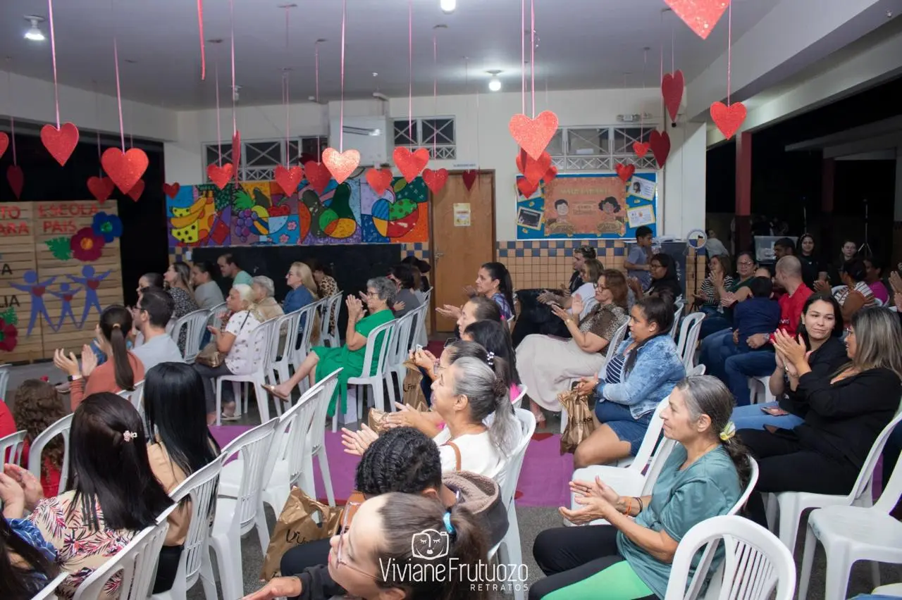 Projeto “Escola para Pais” promove palestra sobre fortalecimento dos lares