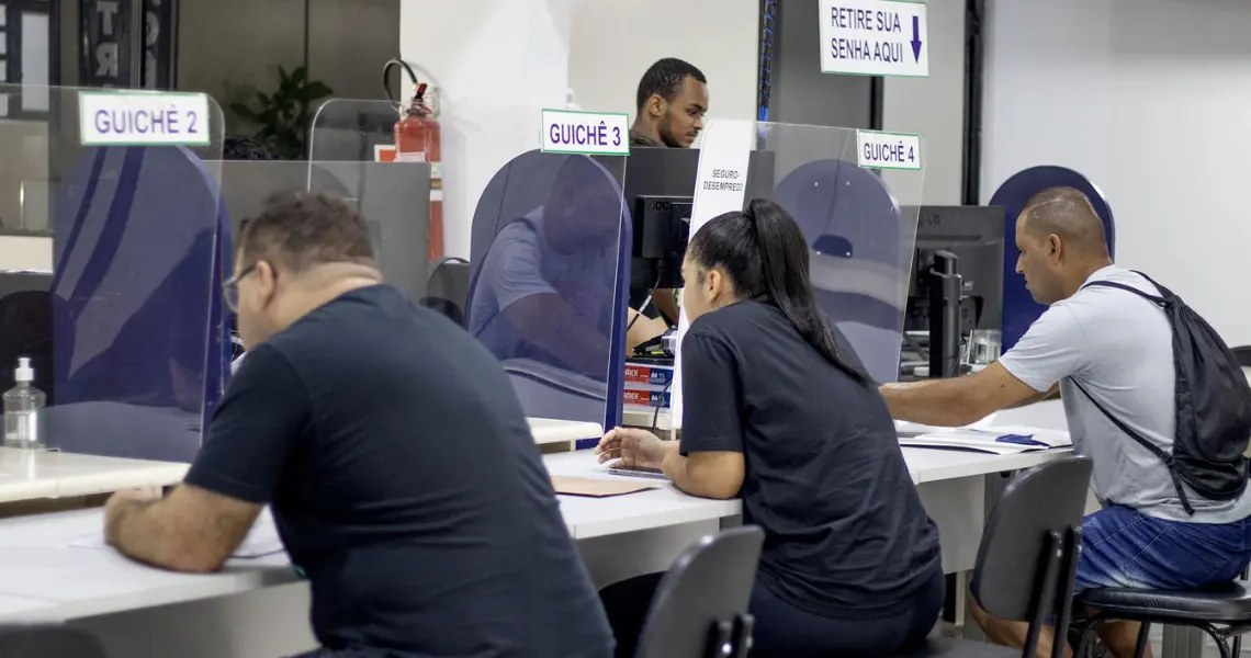 340 vagas de emprego estão disponíveis na Agência do Trabalhador de Paranavaí nesta segunda