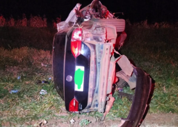 Capotamento na PR-218 deixa quatro pessoas feridas em Querência do Norte