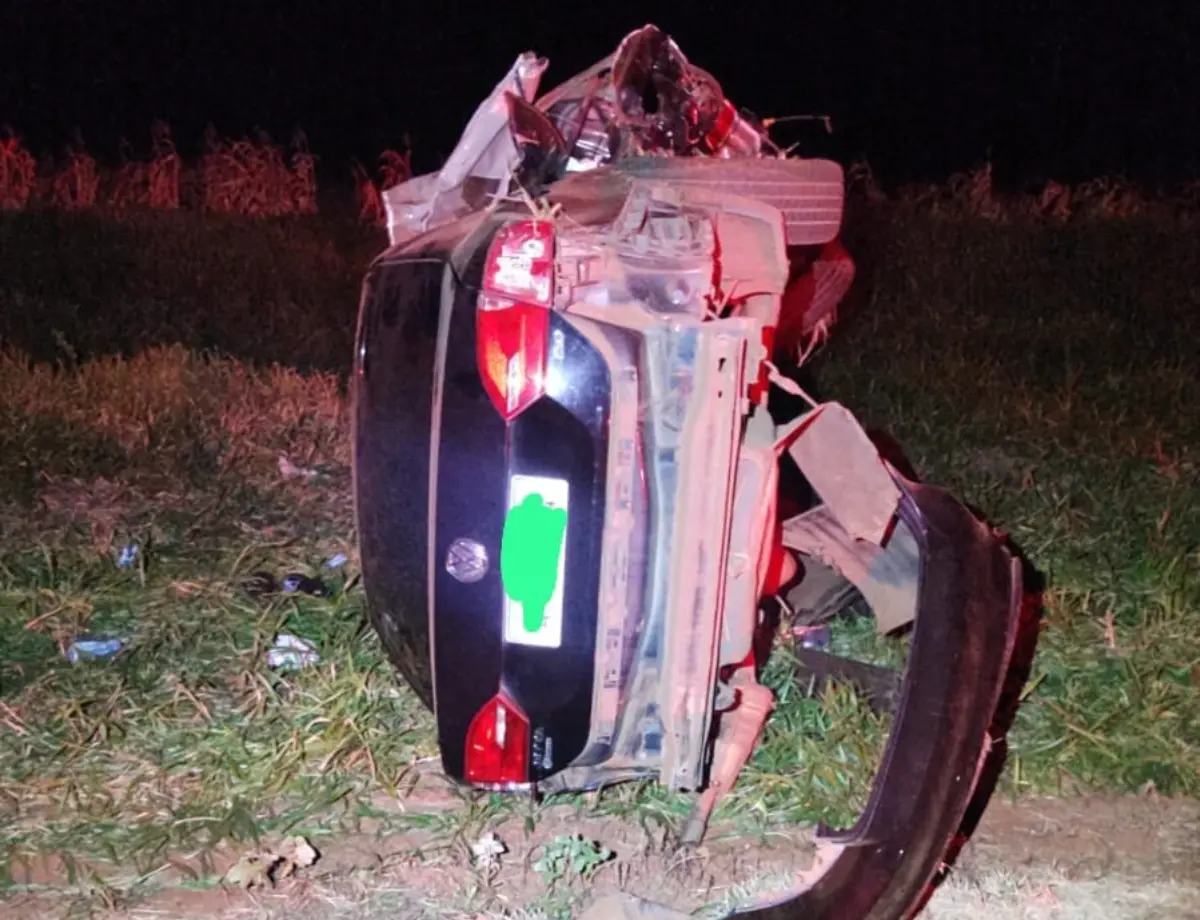 Capotamento na PR-218 deixa quatro pessoas feridas em Querência do Norte