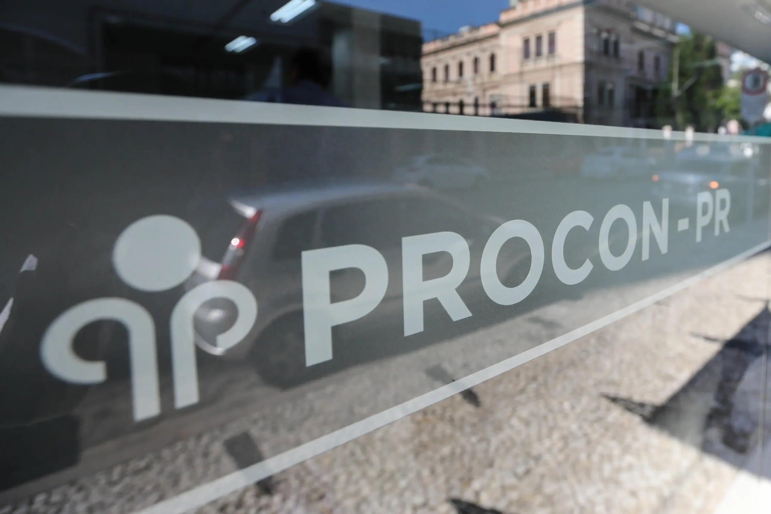Procon-PR oferece cursos gratuitos sobre direitos do consumidor