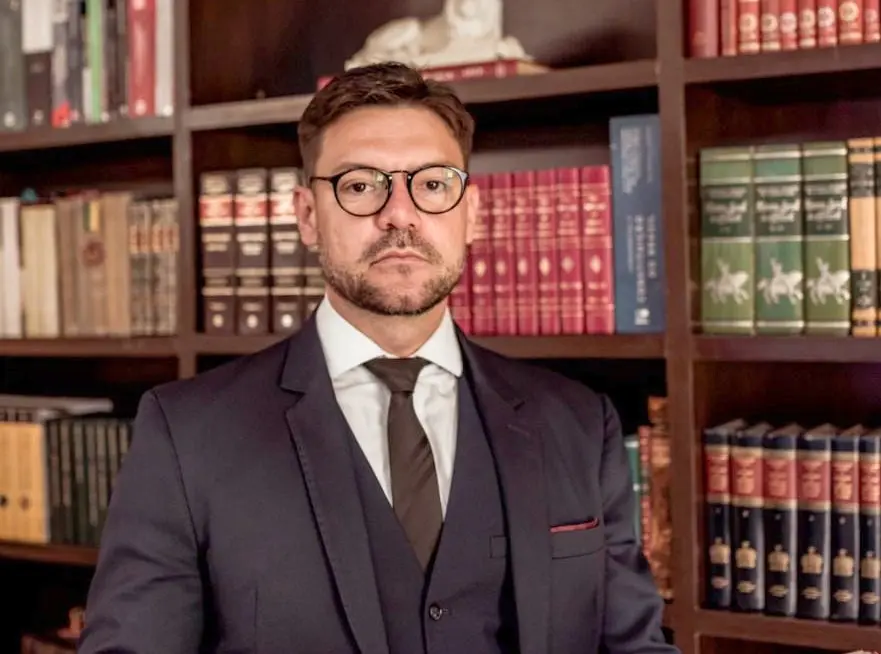 Política e traição: tempo, o senhor da razão