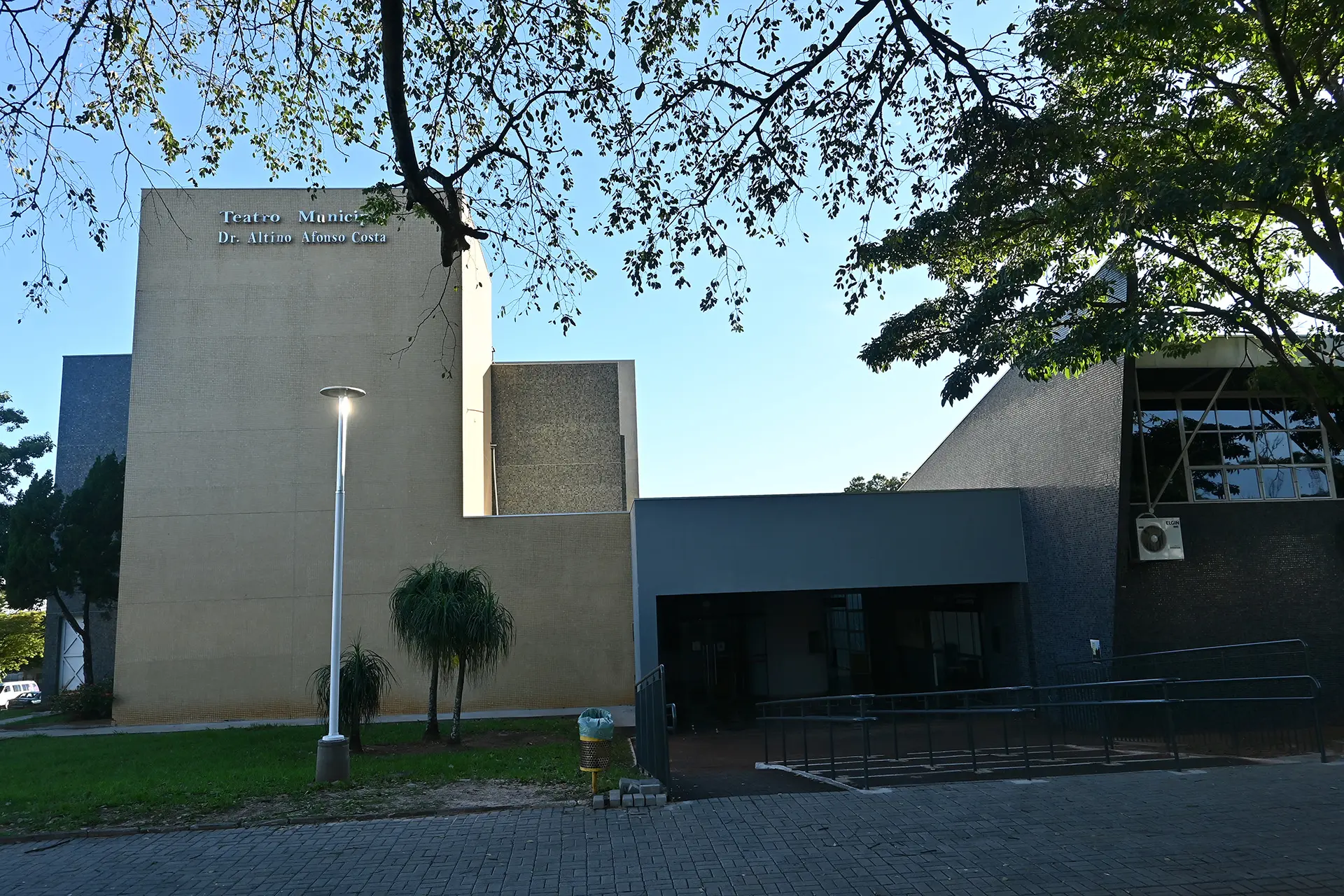 Reforma do teatro municipal deve ser retomada no primeiro trimestre de 2026, projeta prefeitura