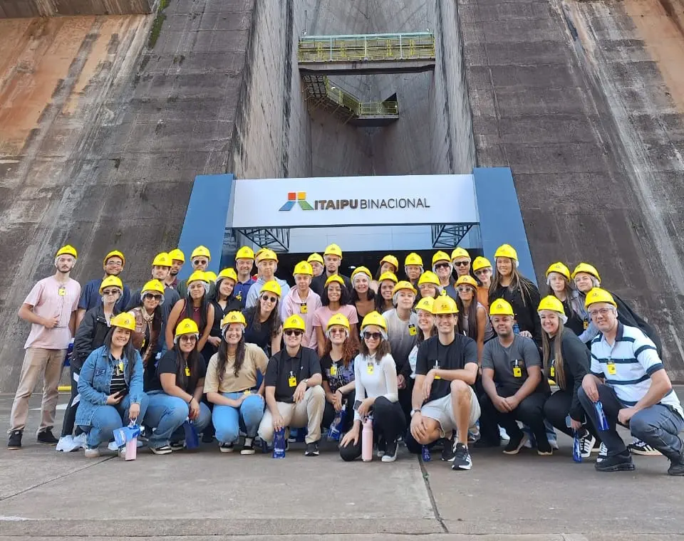 Alunos de Administração da Unespar realizam visita técnica a Foz do Iguaçu