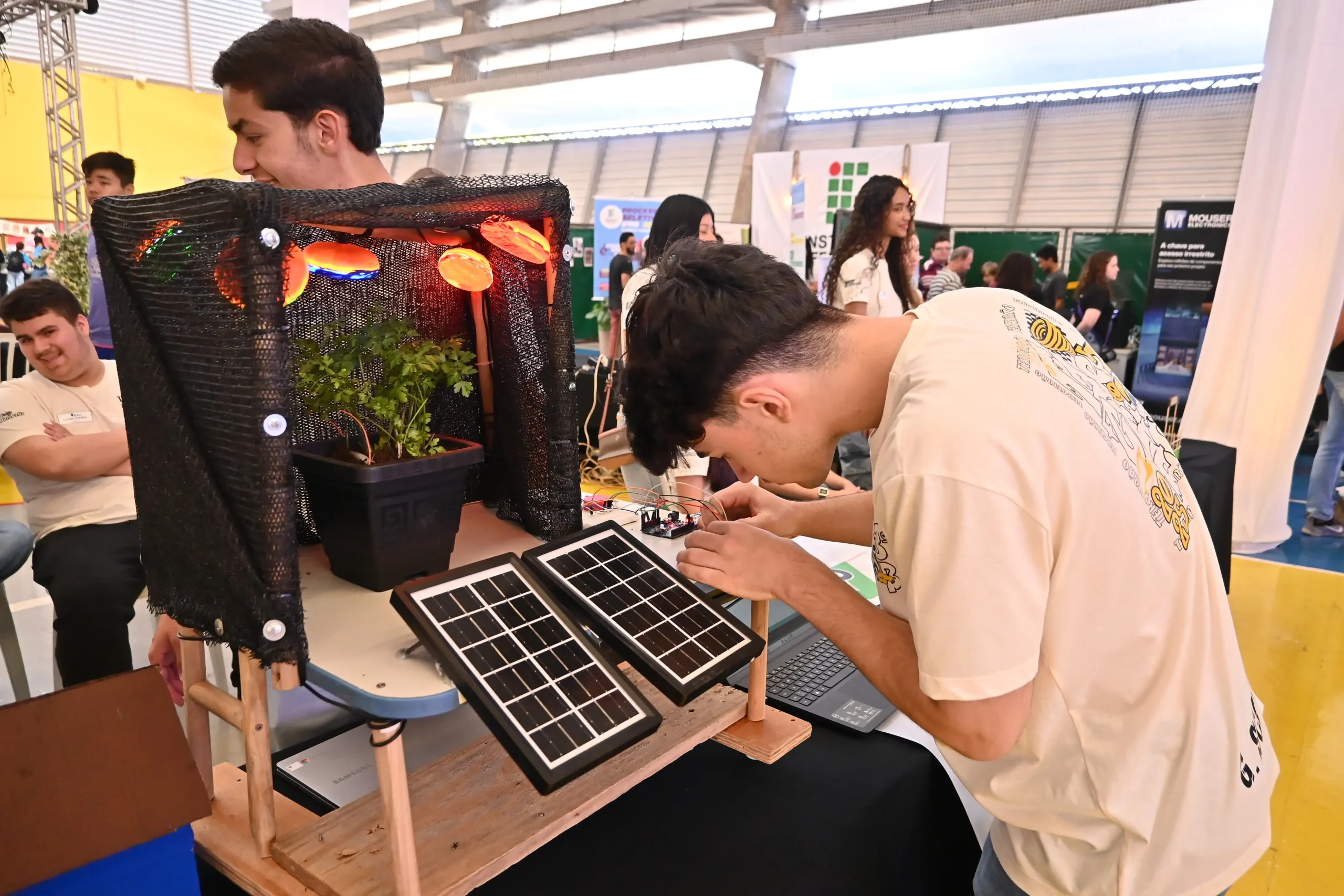 Sesc Conecta Play aproxima estudantes da ciência e tecnologia