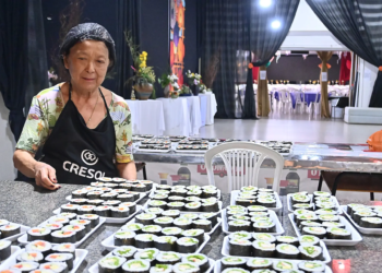 Voluntárias produzem 10 mil peças de sushi ao longo do Festival da Primavera