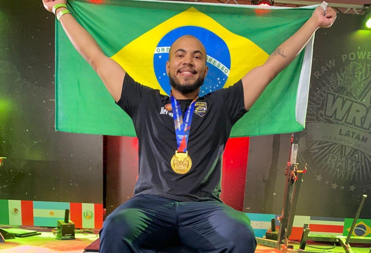 Paranavaiense é campeão Ibero-Americano de Deadlift
