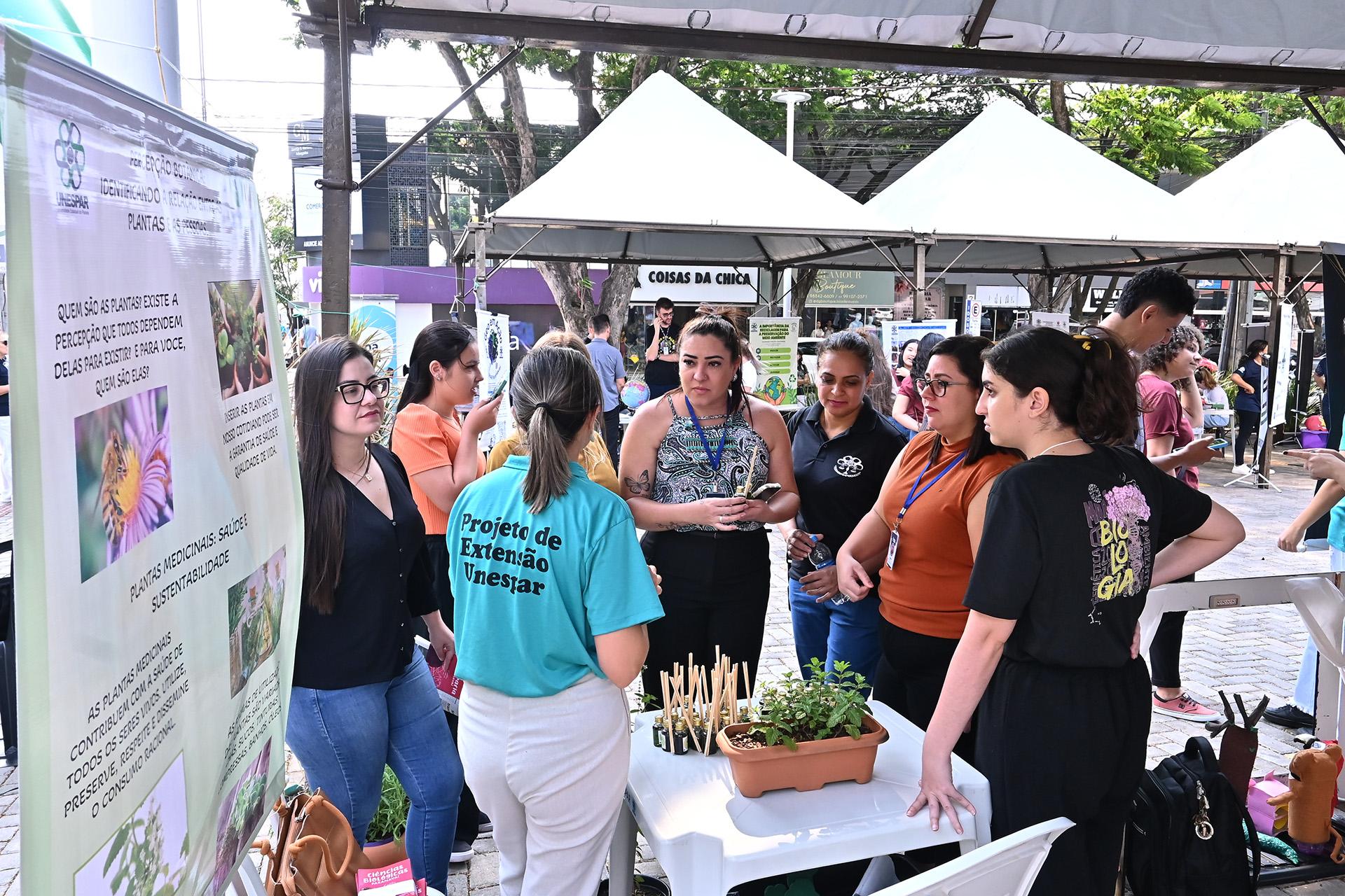 Unespar leva serviços gratuitos à comunidade em evento alusivo ao Outubro Rosa nesta sexta