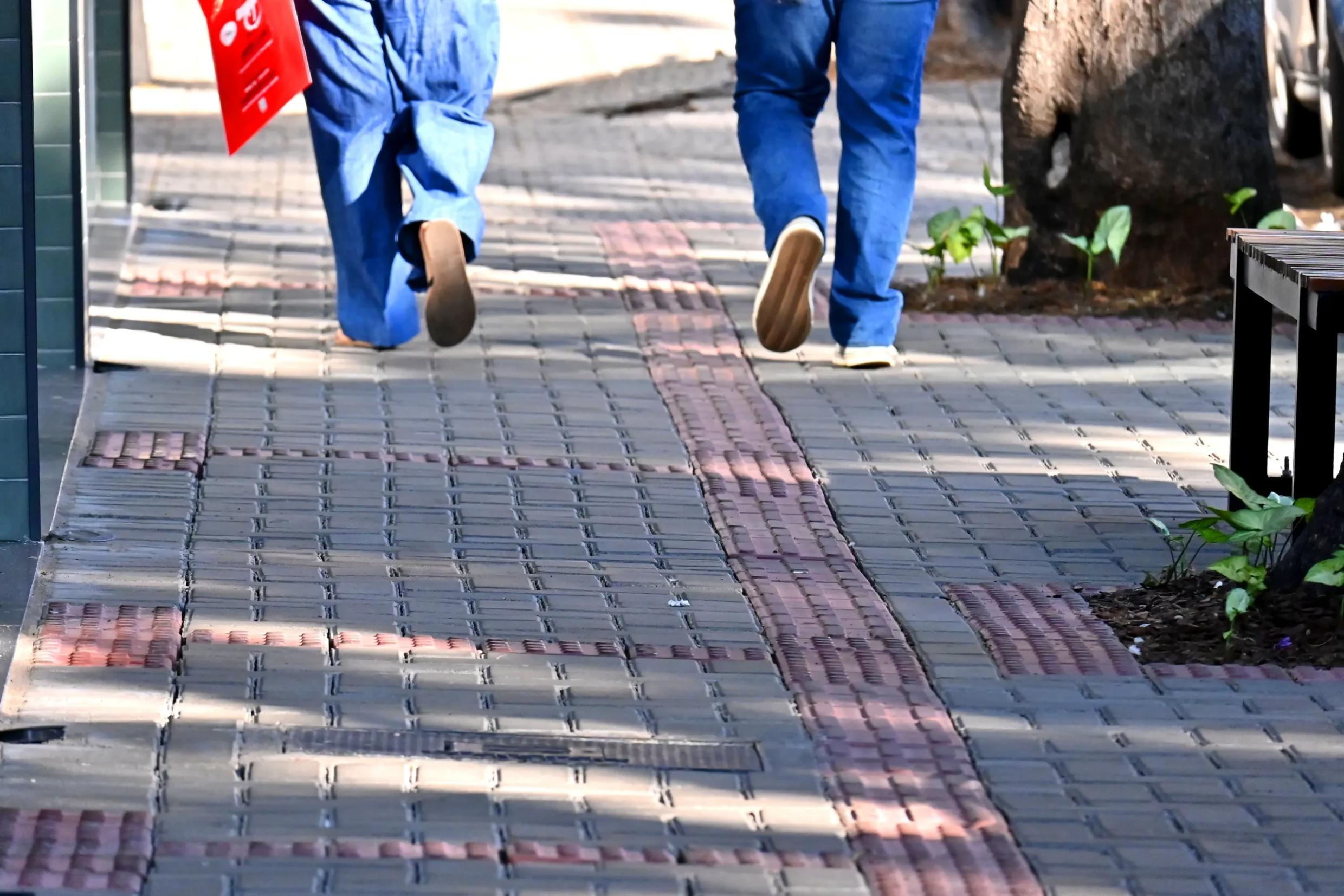 Mutirão aborda a importância de manter as calçadas em boas condições de locomoção