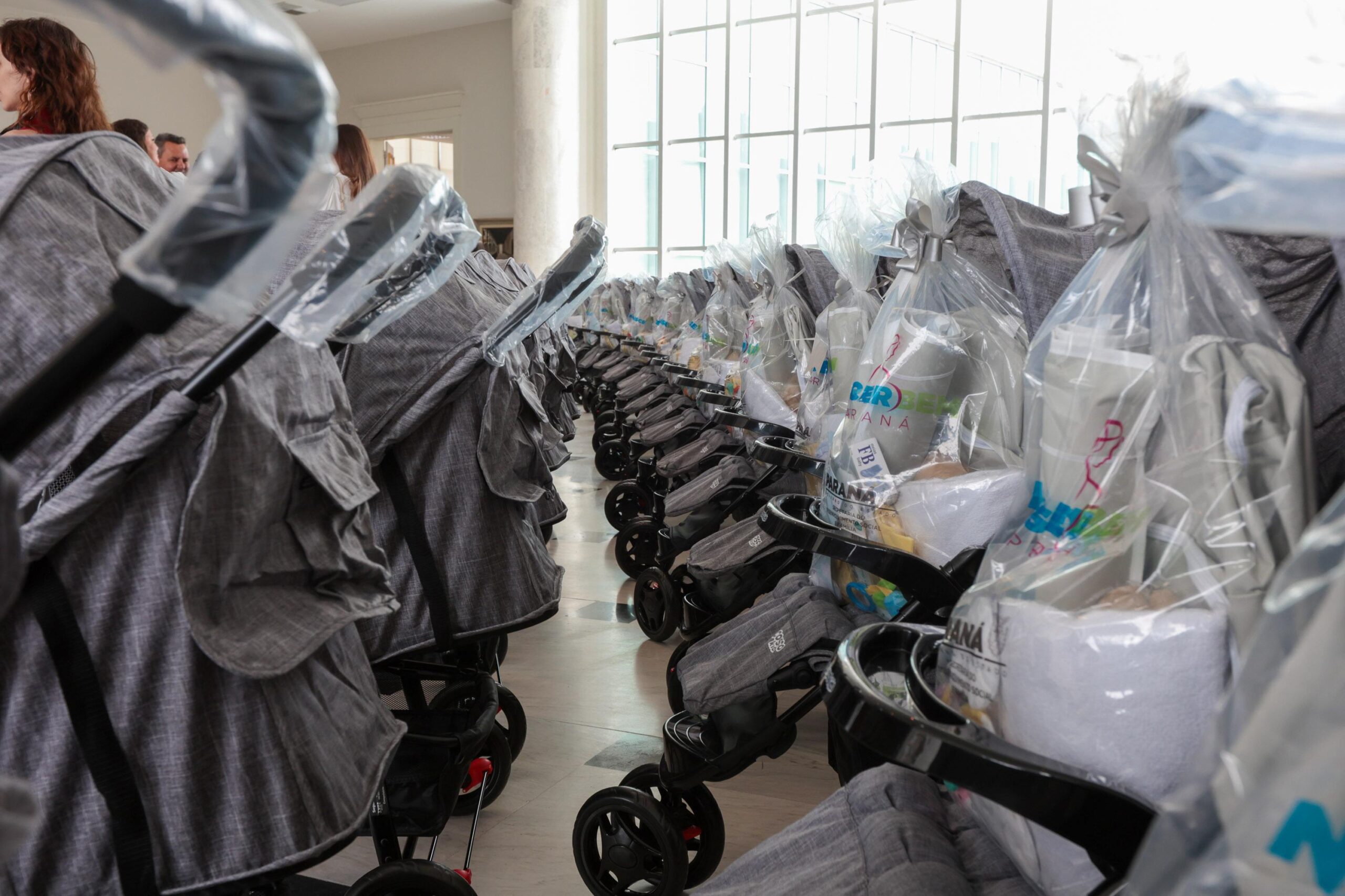 Entrega de kits para recém-nascidos começa na semana que vem