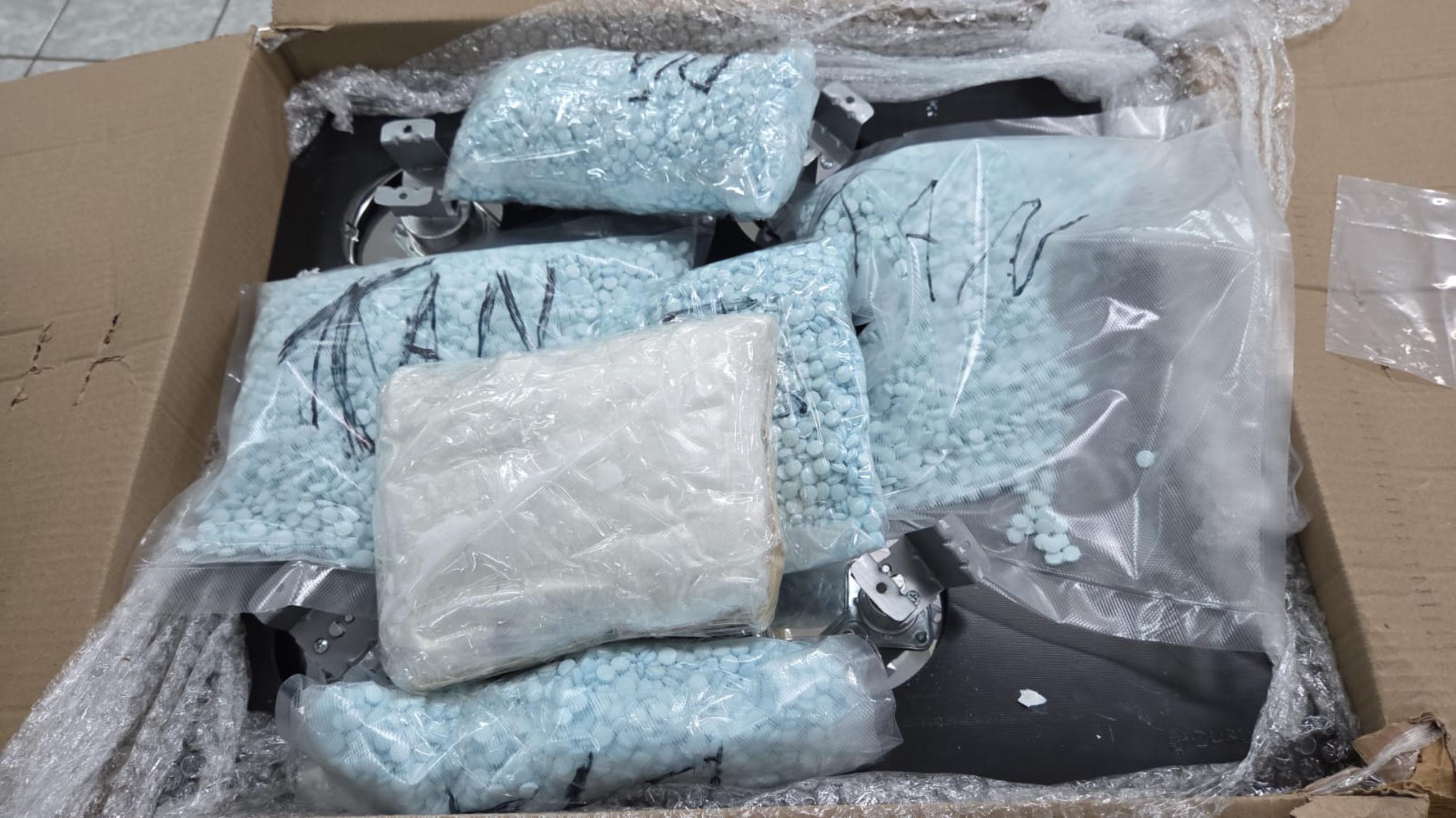 Receita retém grande quantidade de drogas em empresa transportadora