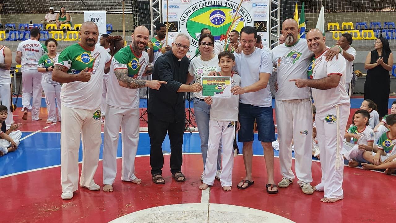 Menino de Paranavaí se gradua durante festival de capoeira após milagre de São Carlo Acutis
