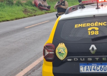 Carro capota na PR-180 em Guairaçá e motorista é hospitalizado