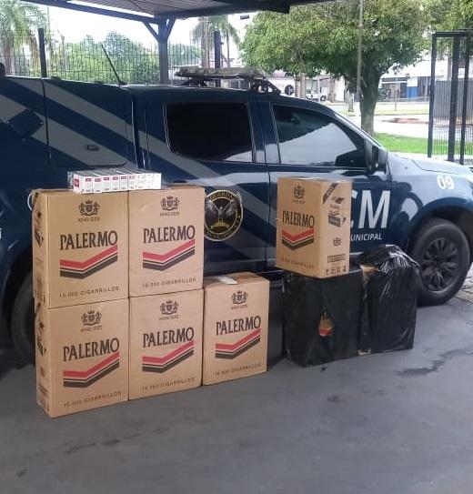 Guarda Civil de Paranavaí apreende veículo carregado com mais de 400 pacotes de cigarros contrabandeados