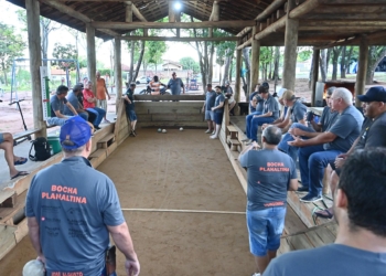 Grupo mantém viva a tradição do jogo de bocha
