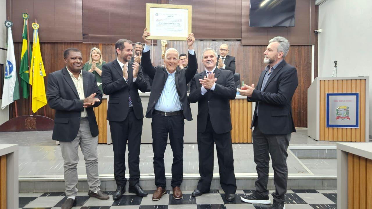 Pedro Persil recebe Moção de Aplauso