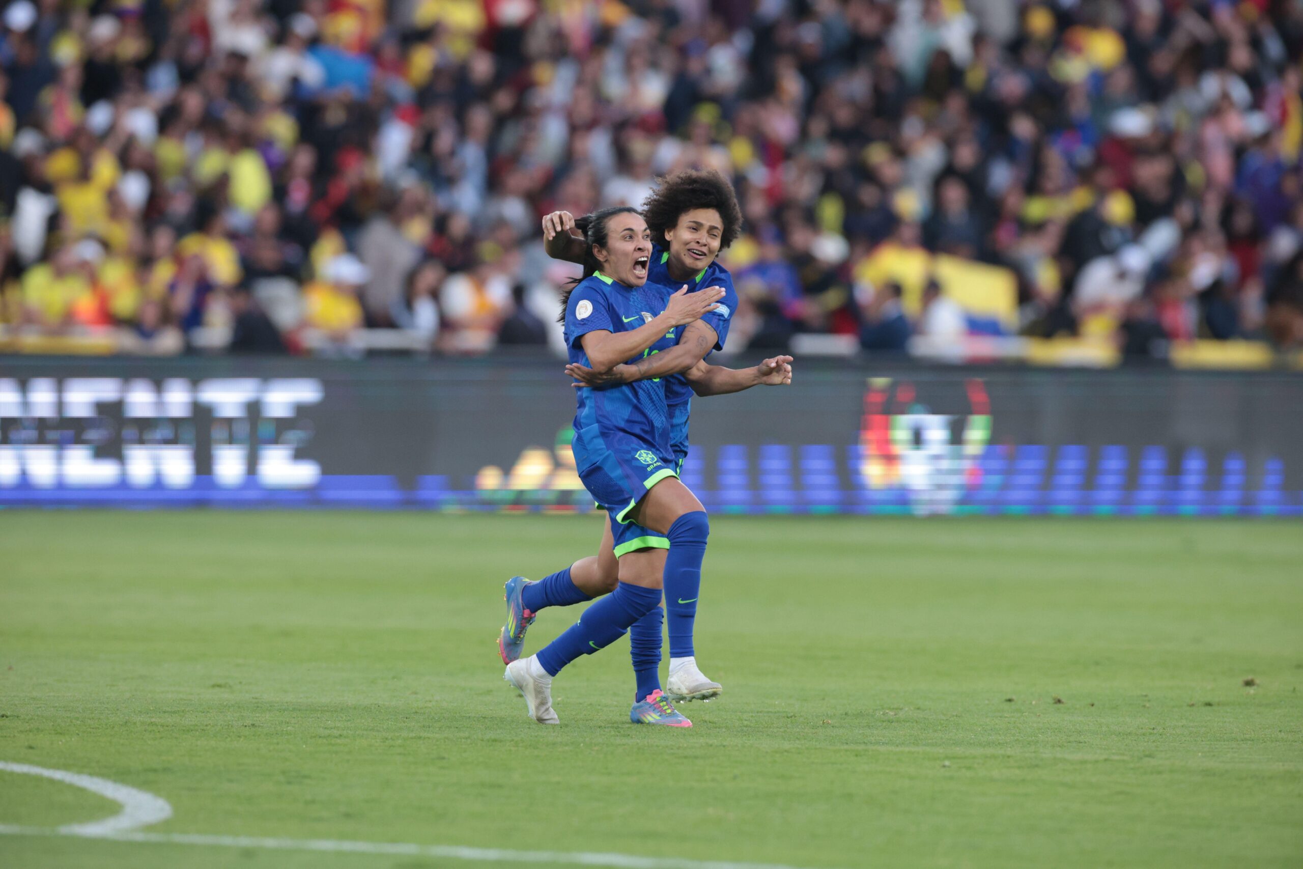 Marta e dupla brasileira disputam prêmio da Fifa de gol mais bonito