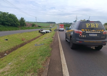Motorista morre após capotar veículo e ser ejetado na BR-376, em Nova Esperança