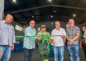 Prefeitura inaugura barracão e entrega novos equipamentos para a Acomarp