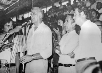 Inauguração do ginásio de esportes de Loanda