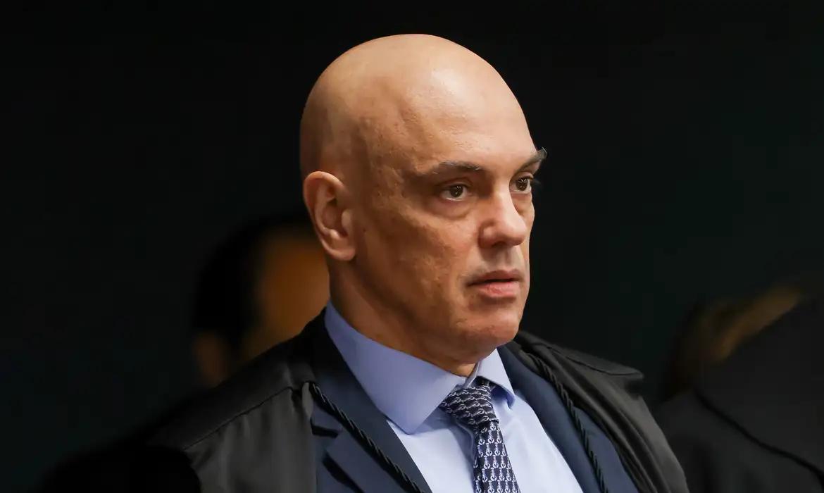 Em decisão, Moraes cita “eventual tentativa de fuga” de Bolsonaro